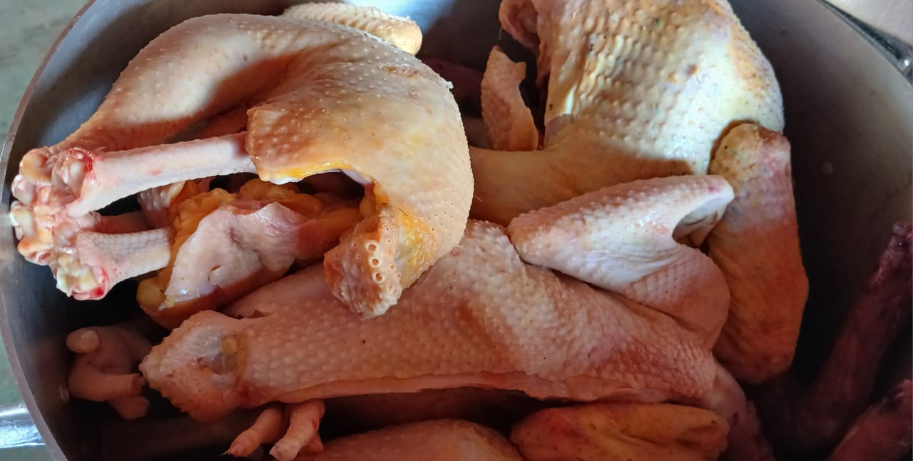 Galinha caipira Tratada